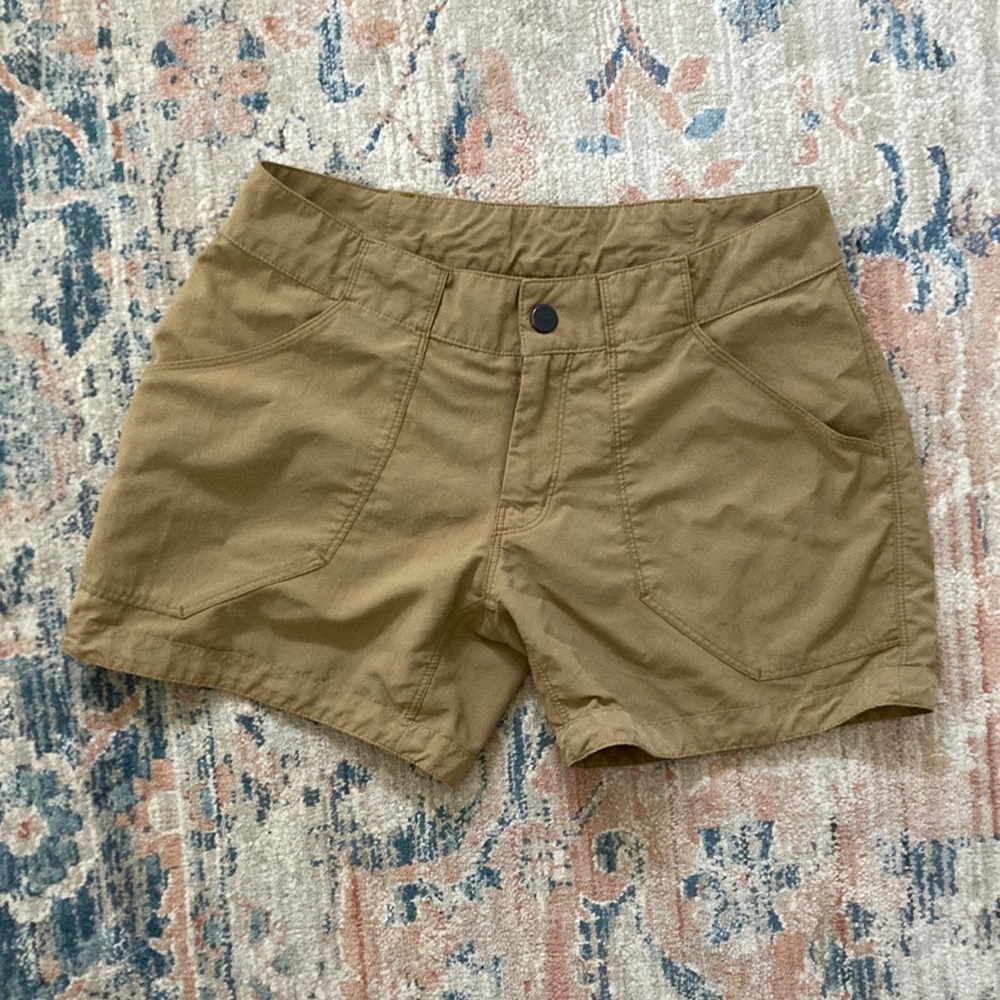 Mountain Hard Wear tan hiking shorts - women’s